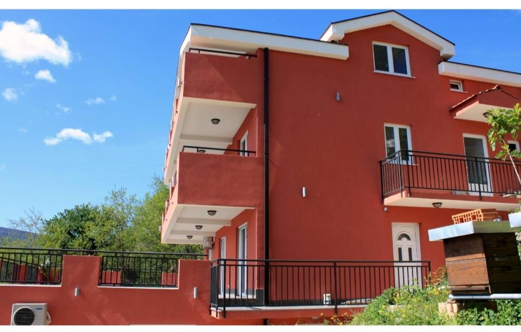 Odessa Mama Apartment Bijela Exterior foto